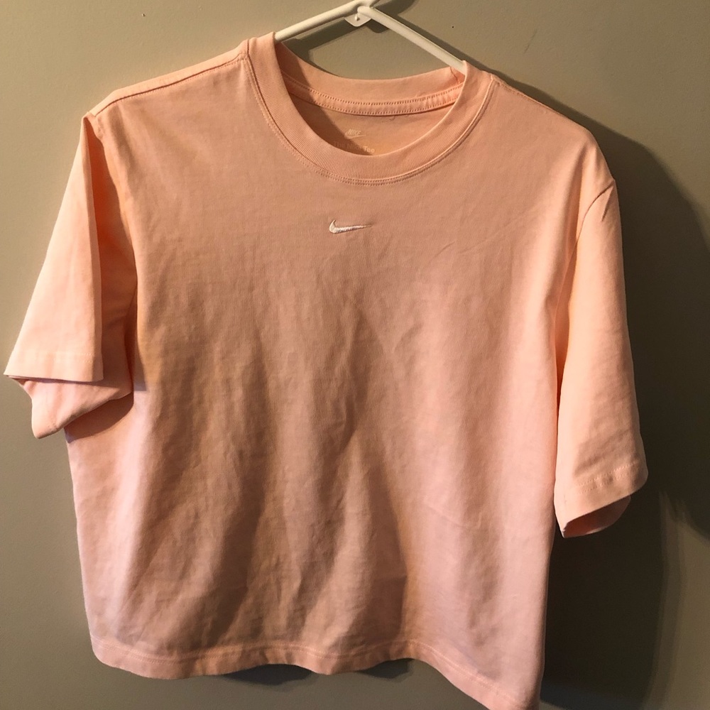 The Nike Tee. Womens. Loose fit. Size Medium.